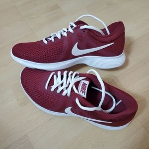 Nike Revolution 4 running sneaker